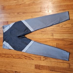 Like new Old Navy shades of gray active elevate leggings Medium